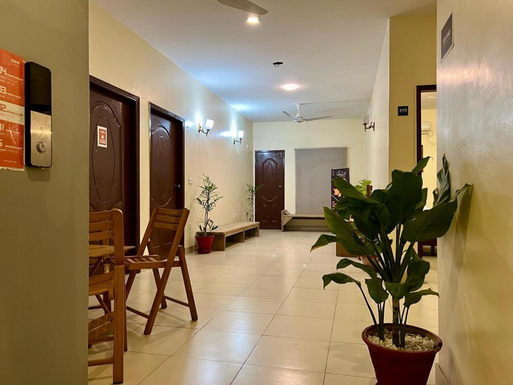 קראצ'י Hotel Rooms Dha מראה חיצוני תמונה