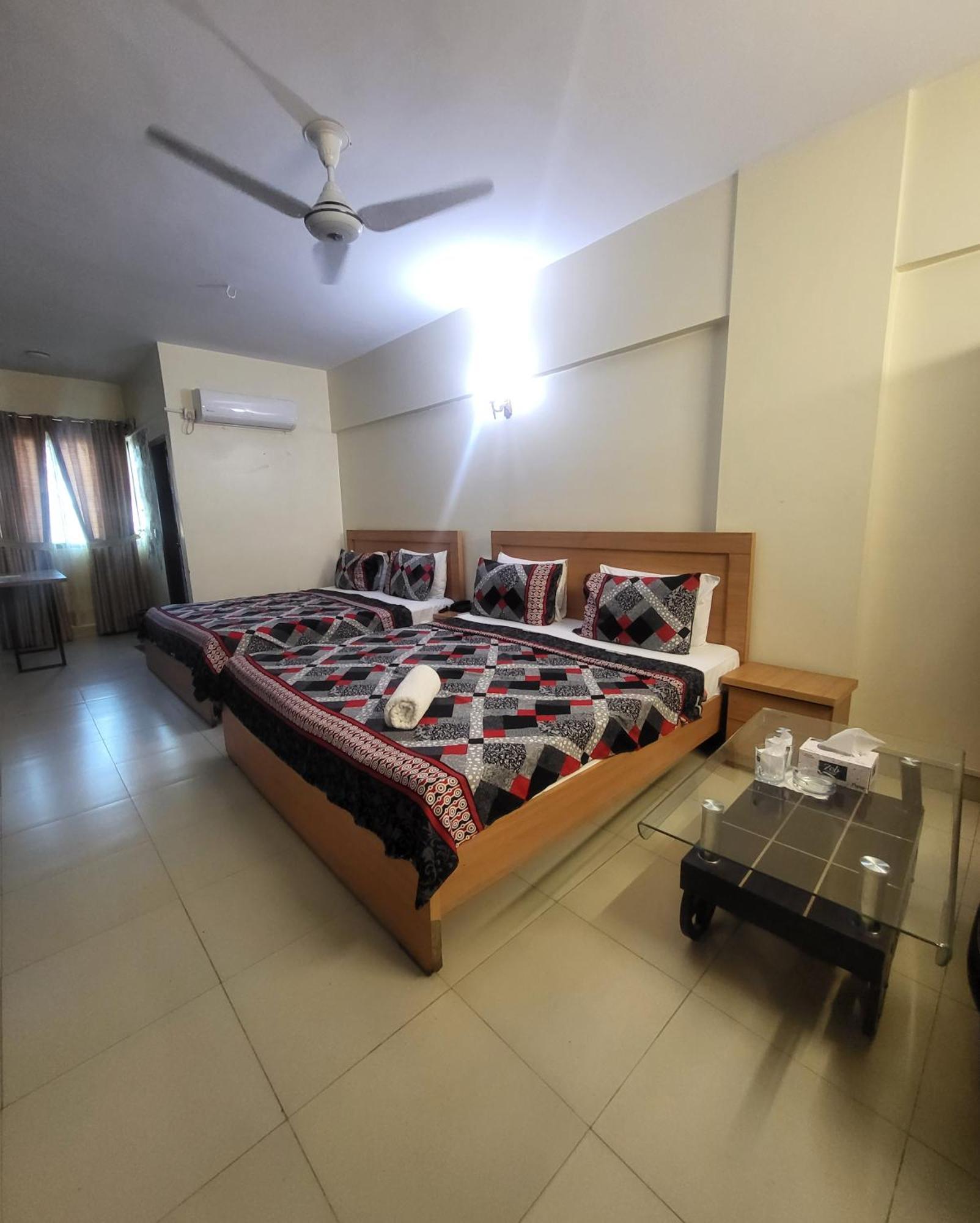 קראצ'י Hotel Rooms Dha מראה חיצוני תמונה