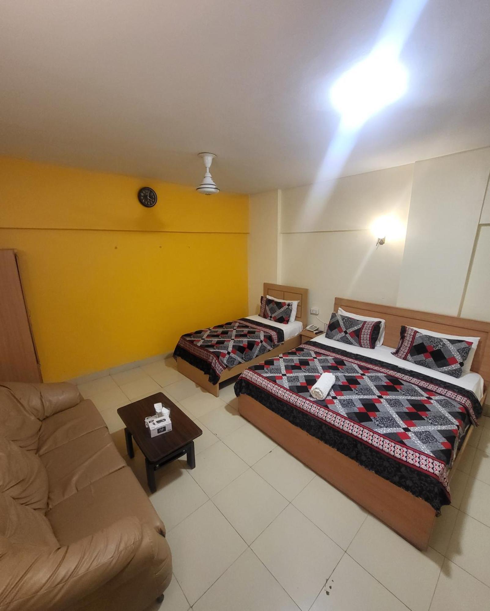 קראצ'י Hotel Rooms Dha מראה חיצוני תמונה