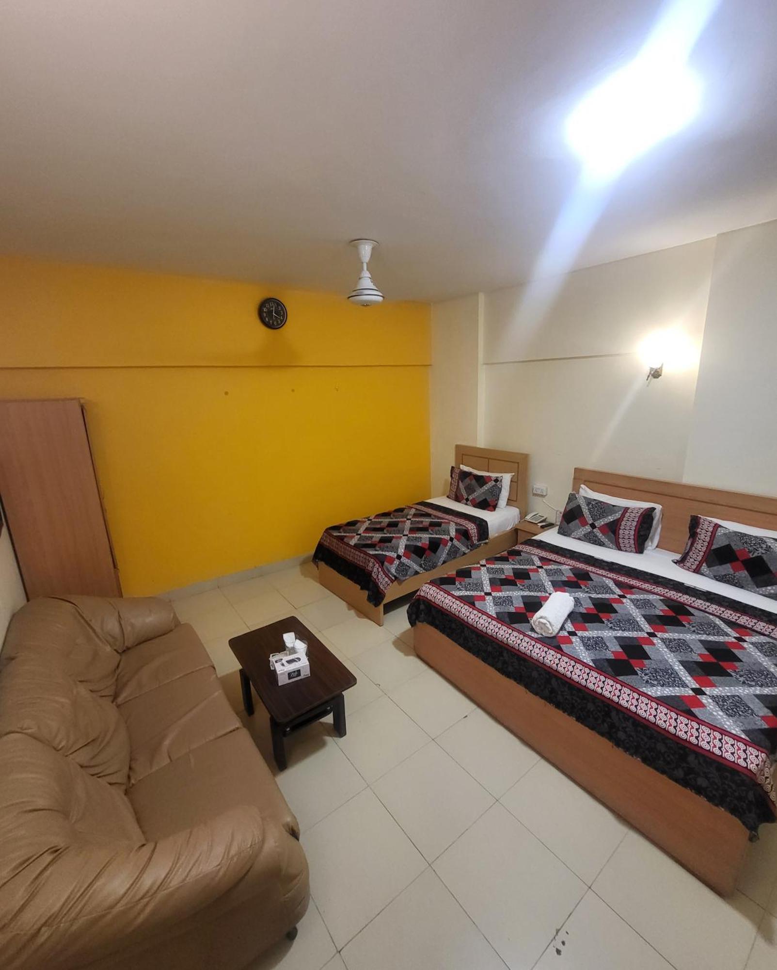 קראצ'י Hotel Rooms Dha מראה חיצוני תמונה