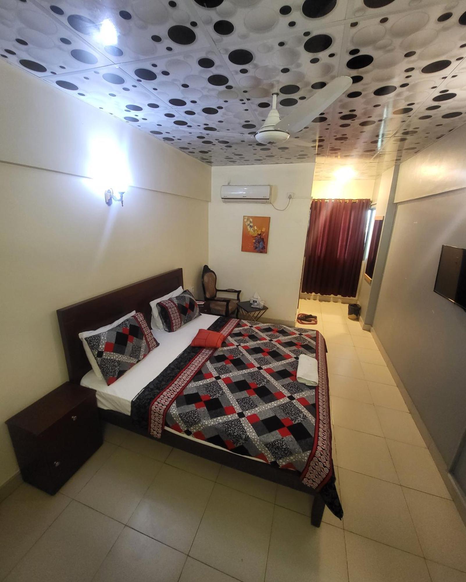 קראצ'י Hotel Rooms Dha מראה חיצוני תמונה