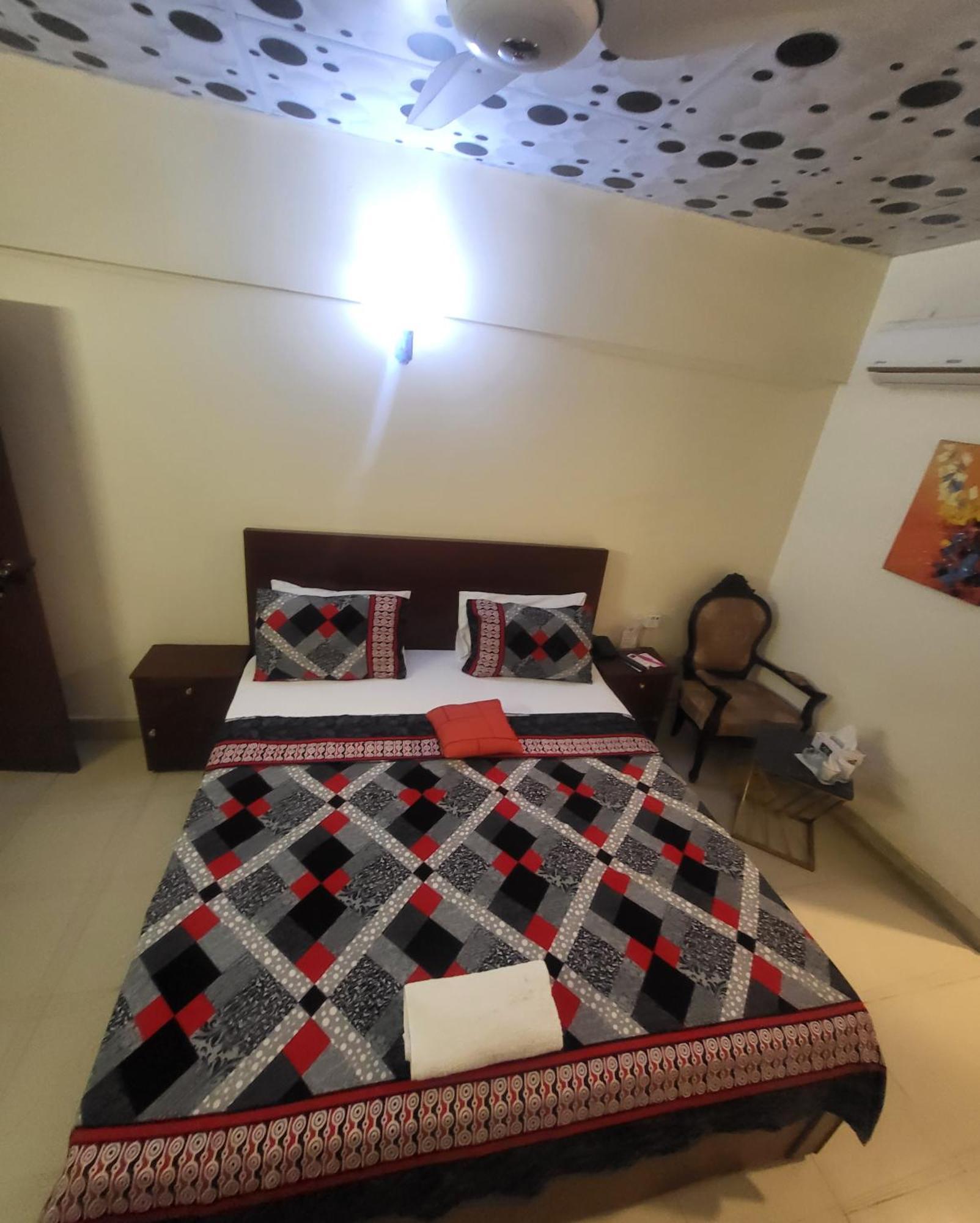 קראצ'י Hotel Rooms Dha מראה חיצוני תמונה